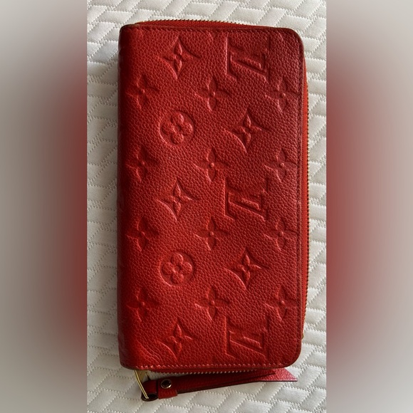 Louis Vuitton empreinte secret zip around wallet in good condition. - Picture 8 of 8